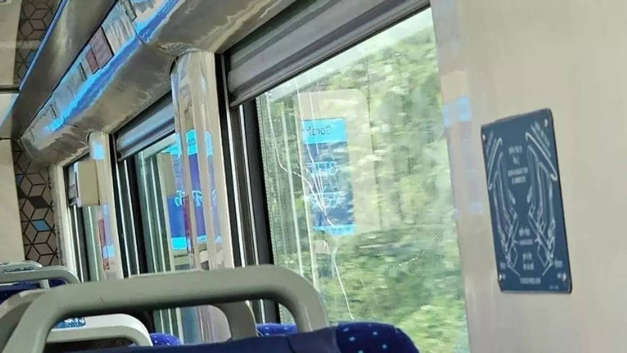Vande Bharat Express,Uttar Pradesh,Stone Pelting,Narendra Modi,Indian Railway