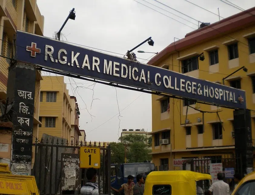 RGKar,Medical College,Hostel,Kolkata,Liquor Bottle