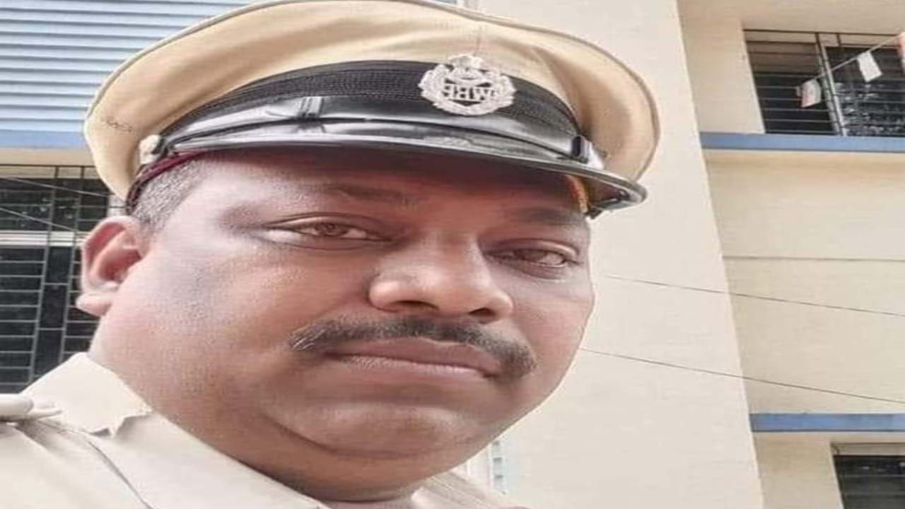 Ranaghat thana,West Bengal police,senco gold jewellers,senco gold jewellers robbery,ASI Ratan Kumar Roy