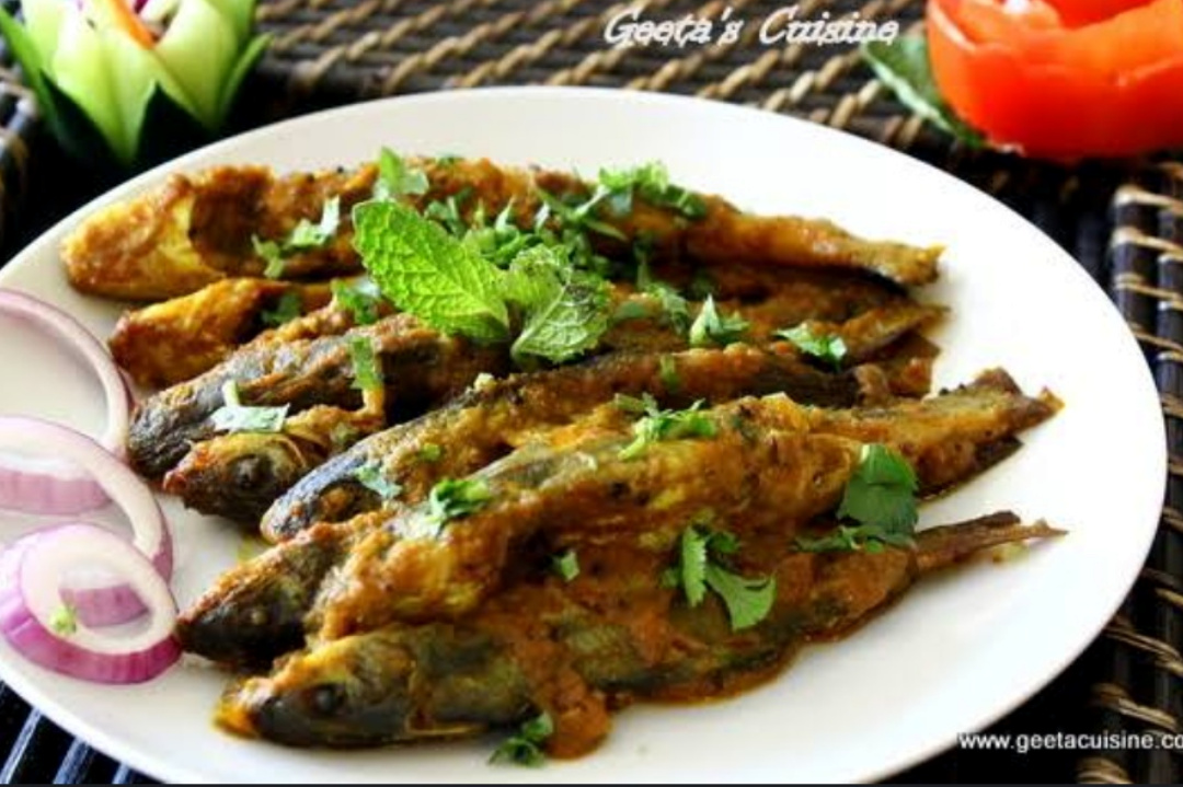 Food,bengali food,lunch item,homemade,Tengra fish curry,recipe