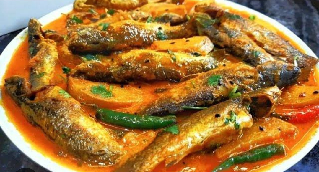 Food,bengali food,lunch item,homemade,Tengra fish curry,recipe