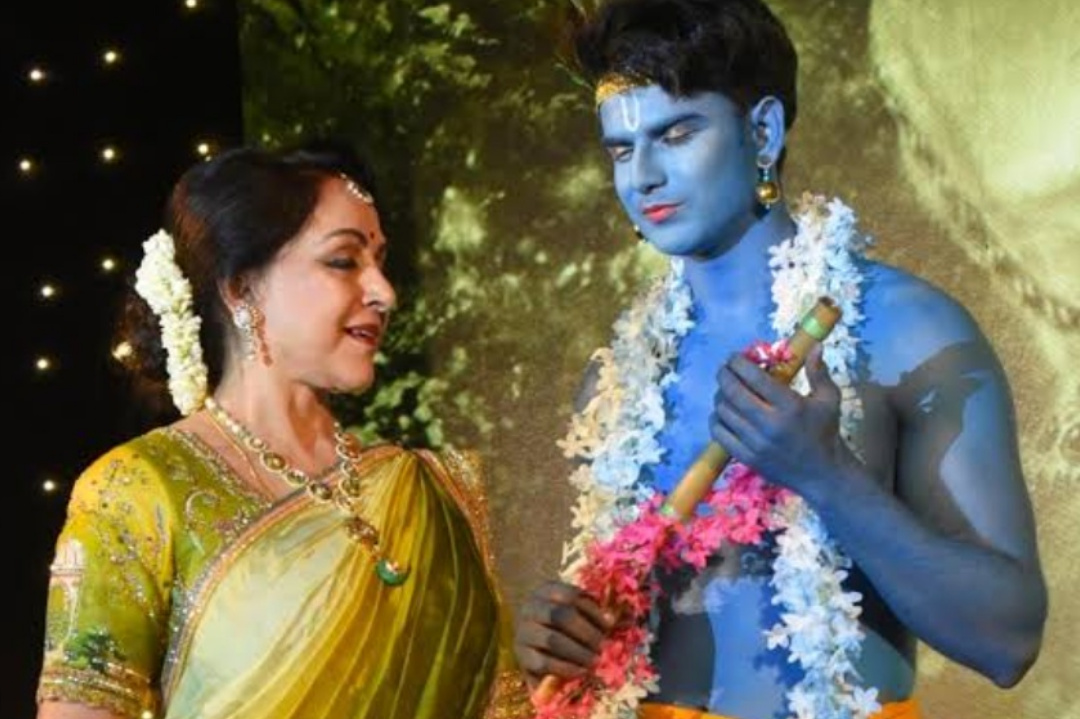 Bollywood,Actress,Hema Malini,Dreamgirl,stage performance,book launch event
