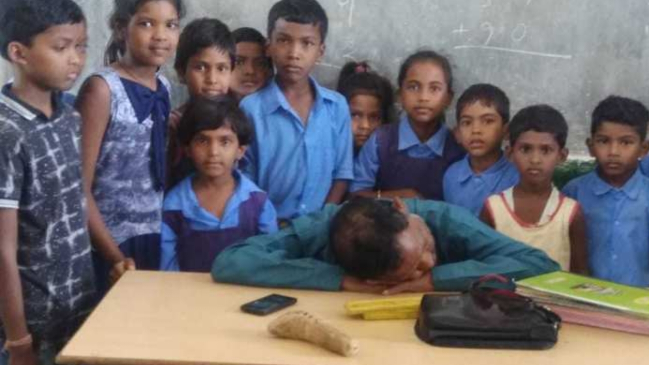 Education,Madhya Pradesh,Viral Video,Shivraj Singh Chauhan