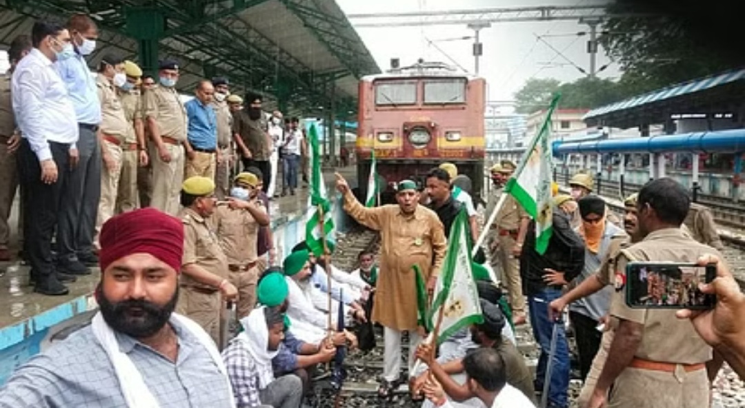 India,Indian Railway,Rail Roko,Howrah Station,Sealdah Station,Train Cancel