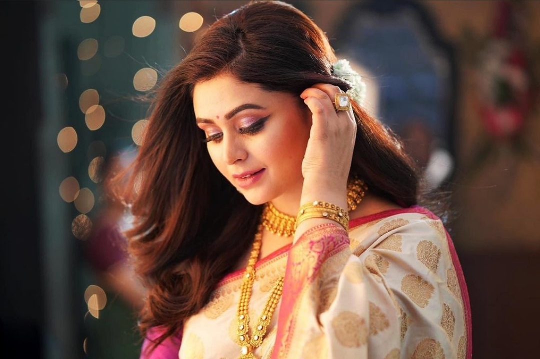 Tollywood,Bengali Actress,Ritabhari Chakraborty,Social Media,Latest News