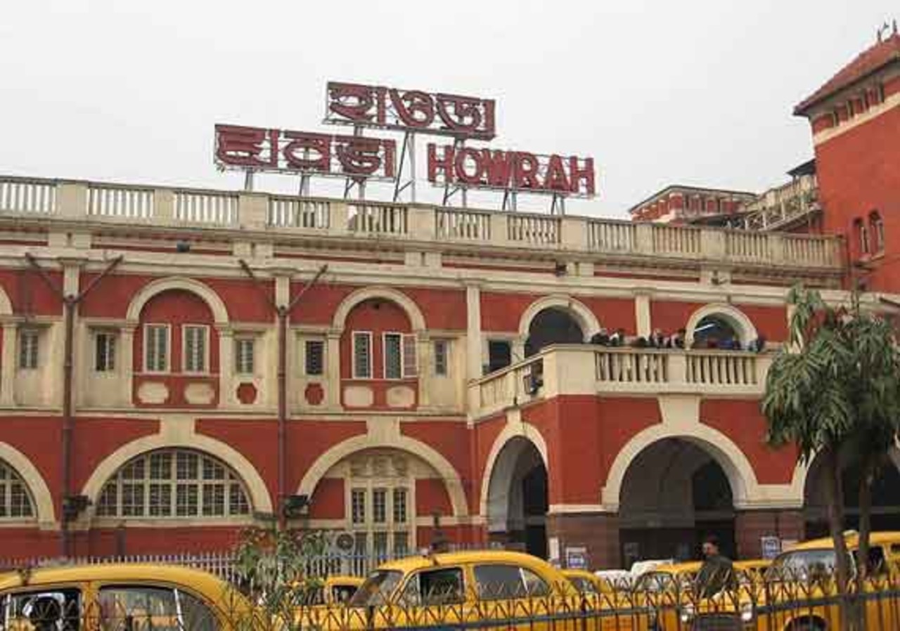 Station area,Howrah station,Mithila Express,RPF,stealing,suspicious,Passanger,luggage